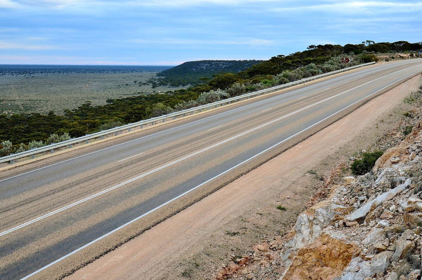 Madura Pass, Eyre Highway